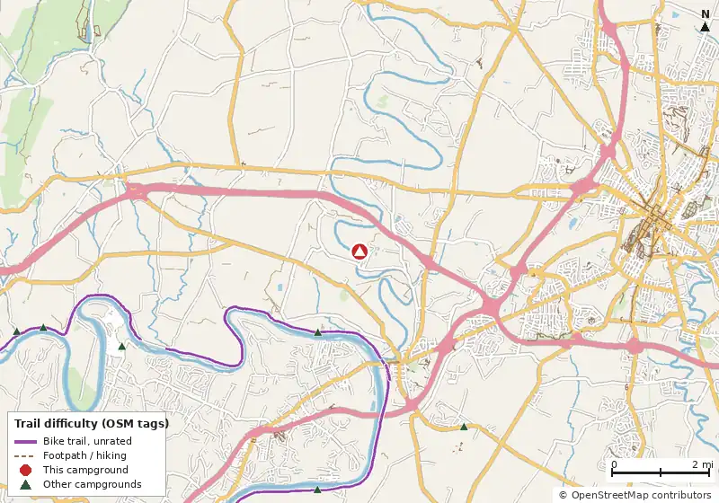 Map of roads, water and trails within about 5 miles of KOA Kampground, with bike trails colored by their OpenStreetMap difficulty tags