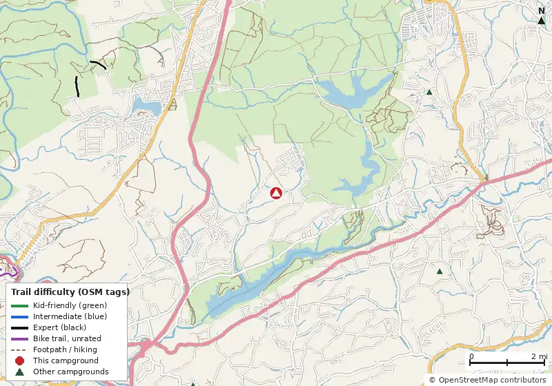 Map of roads, water and trails within about 5 miles of The Woods LGBT Camping Resort, with bike trails colored by their OpenStreetMap difficulty tags