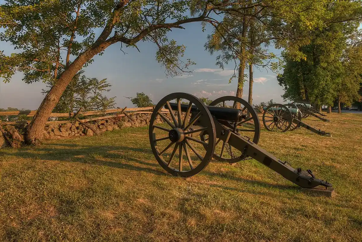 Gettysburg National Military Park: 15-23-0291: artillery on seminary ridge
